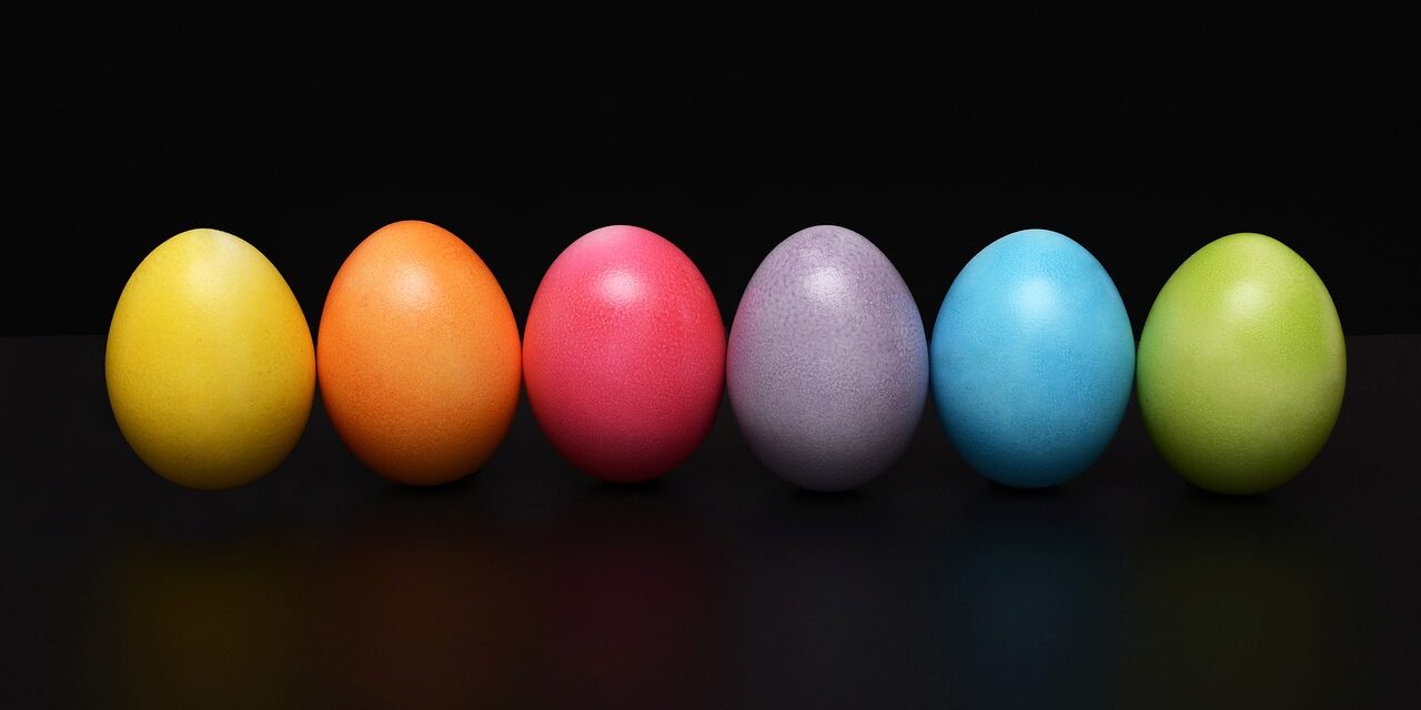 Foto de huevos de colores